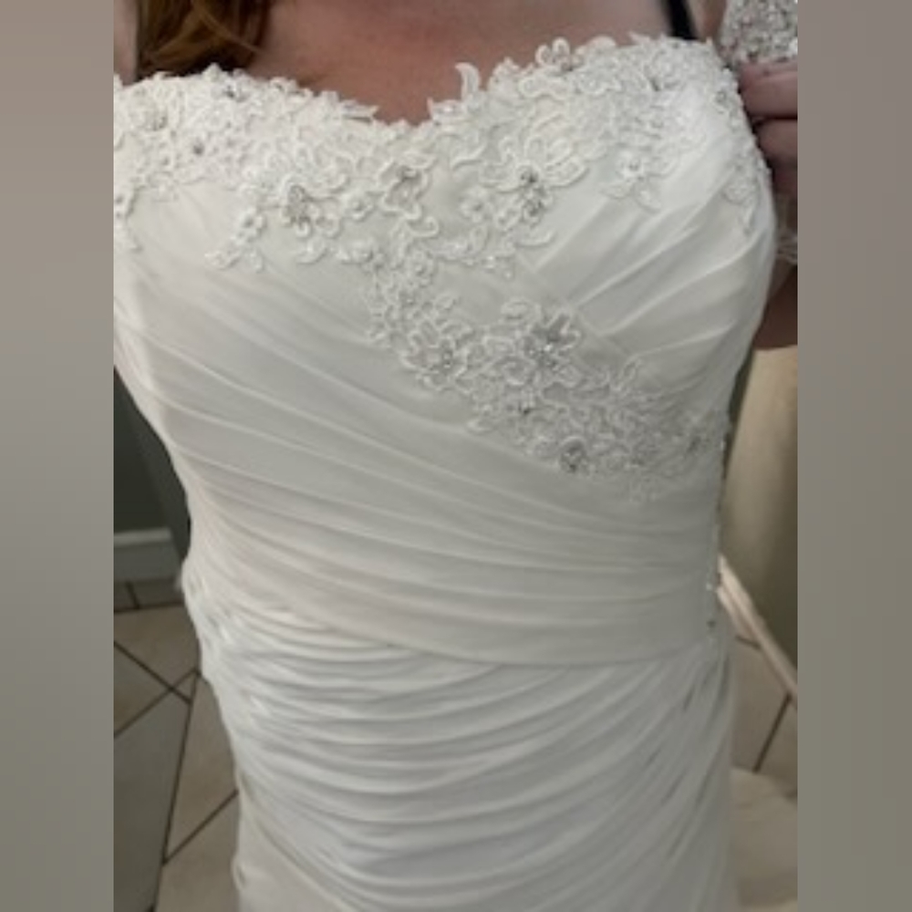 Gorgeous, plus size, off white, never worn wedding dress - Picture 2 of 9